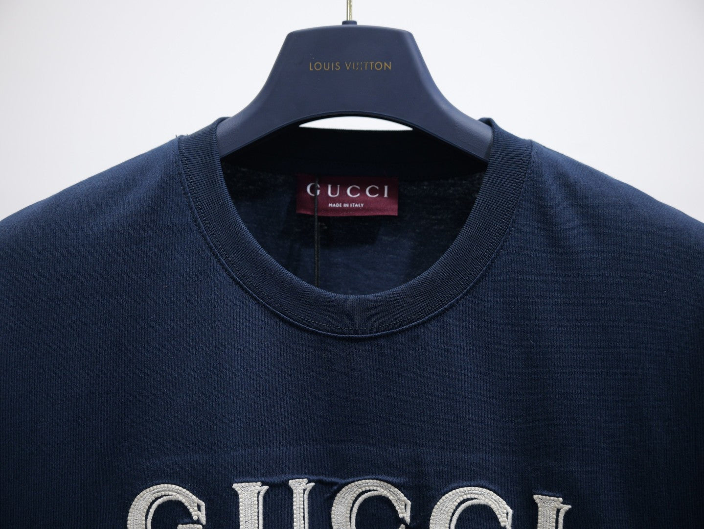Dark navy short-sleeve T-shirt neckline with Gucci label inside