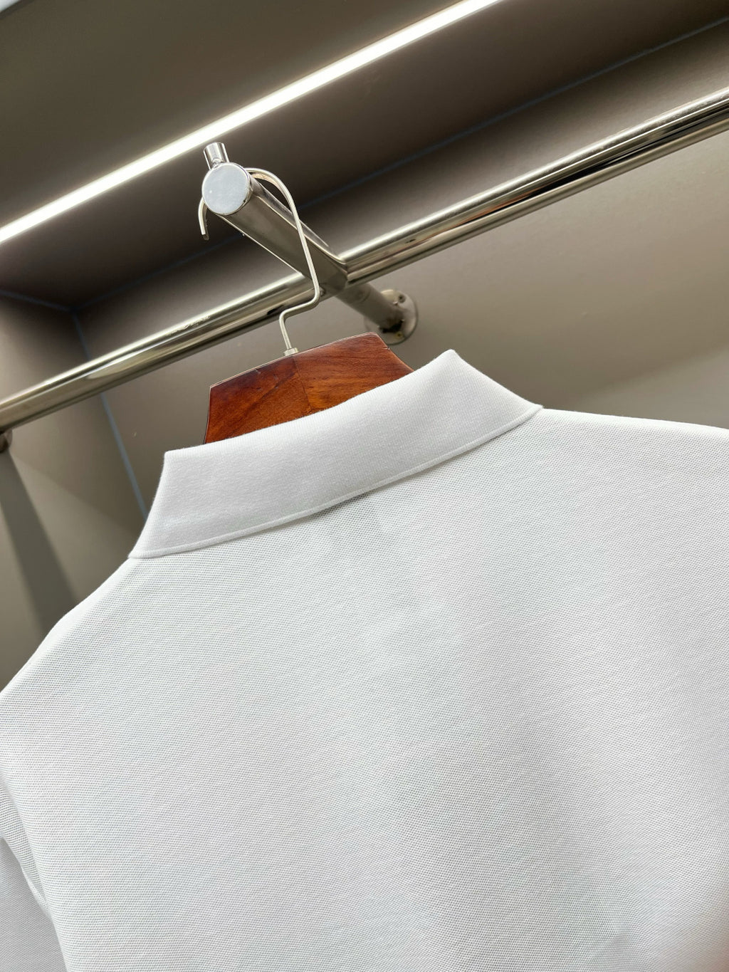 Burberry white polo shirt collar and shoulder seam detail