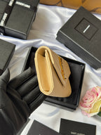 Small bag wallet in light yellow textured leather, side profile with zipper pull