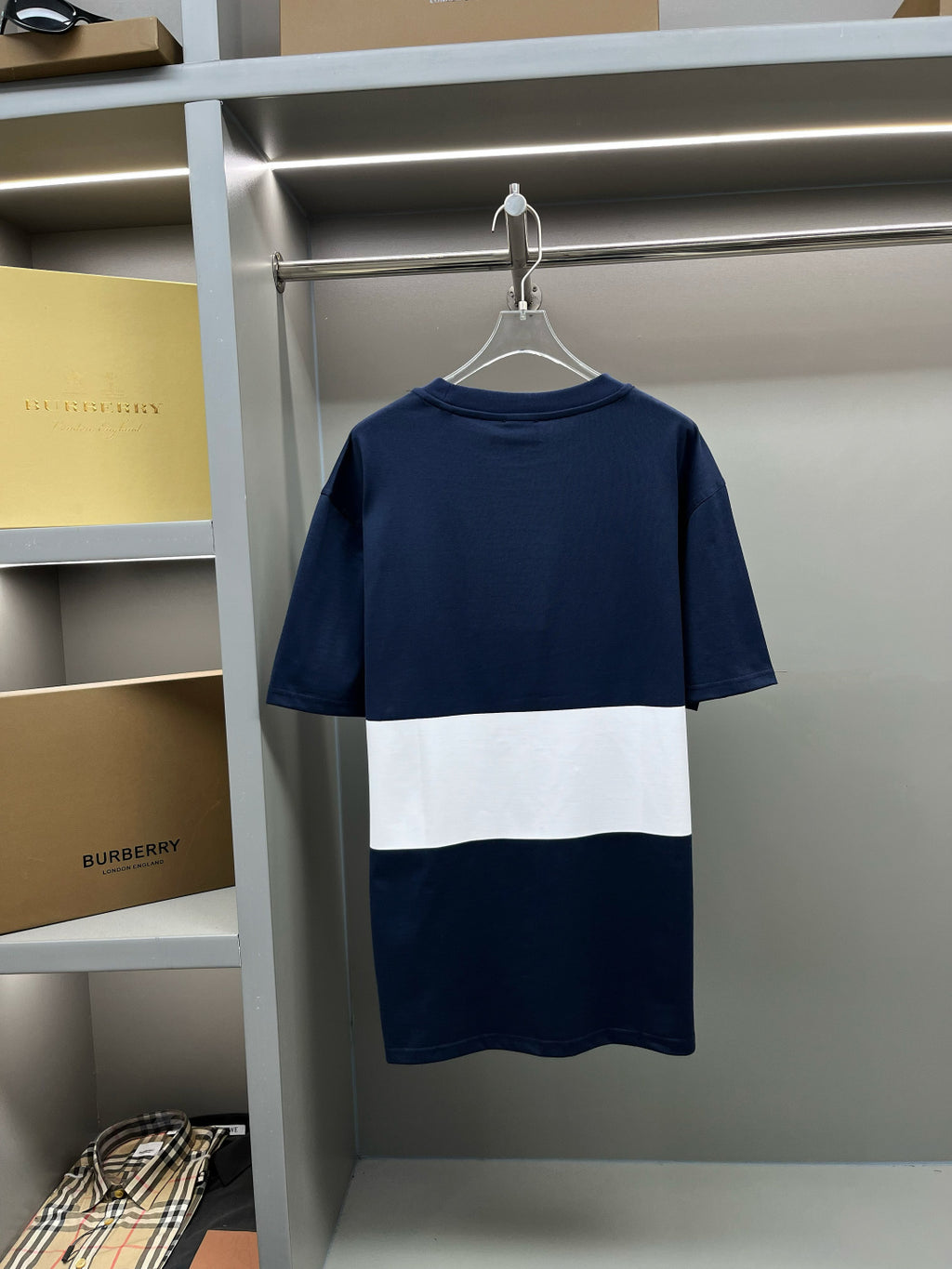 Burberry short-sleeve T-shirt, plain navy back with wide white band