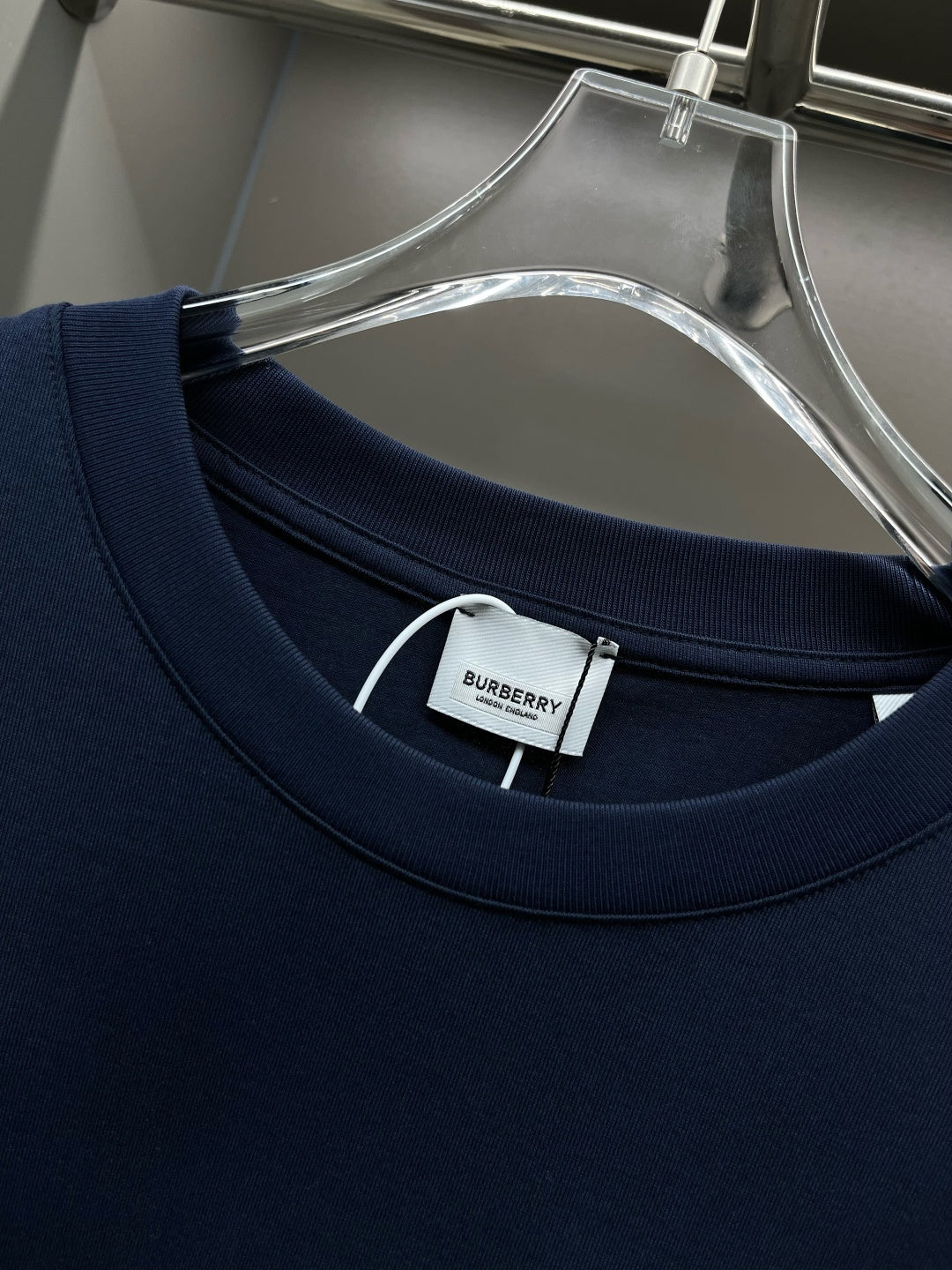 Burberry short-sleeve T-shirt neckline label, navy ribbed crew neck