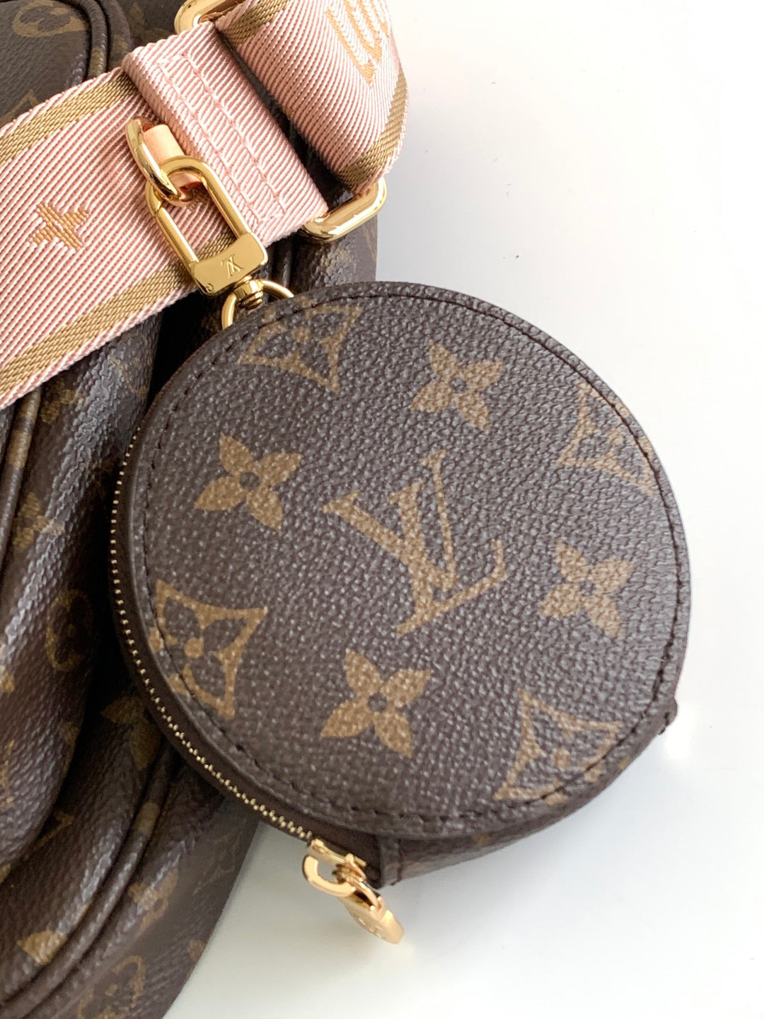 Louis Vuitton bag with monogram round coin pouch and gold zipper
