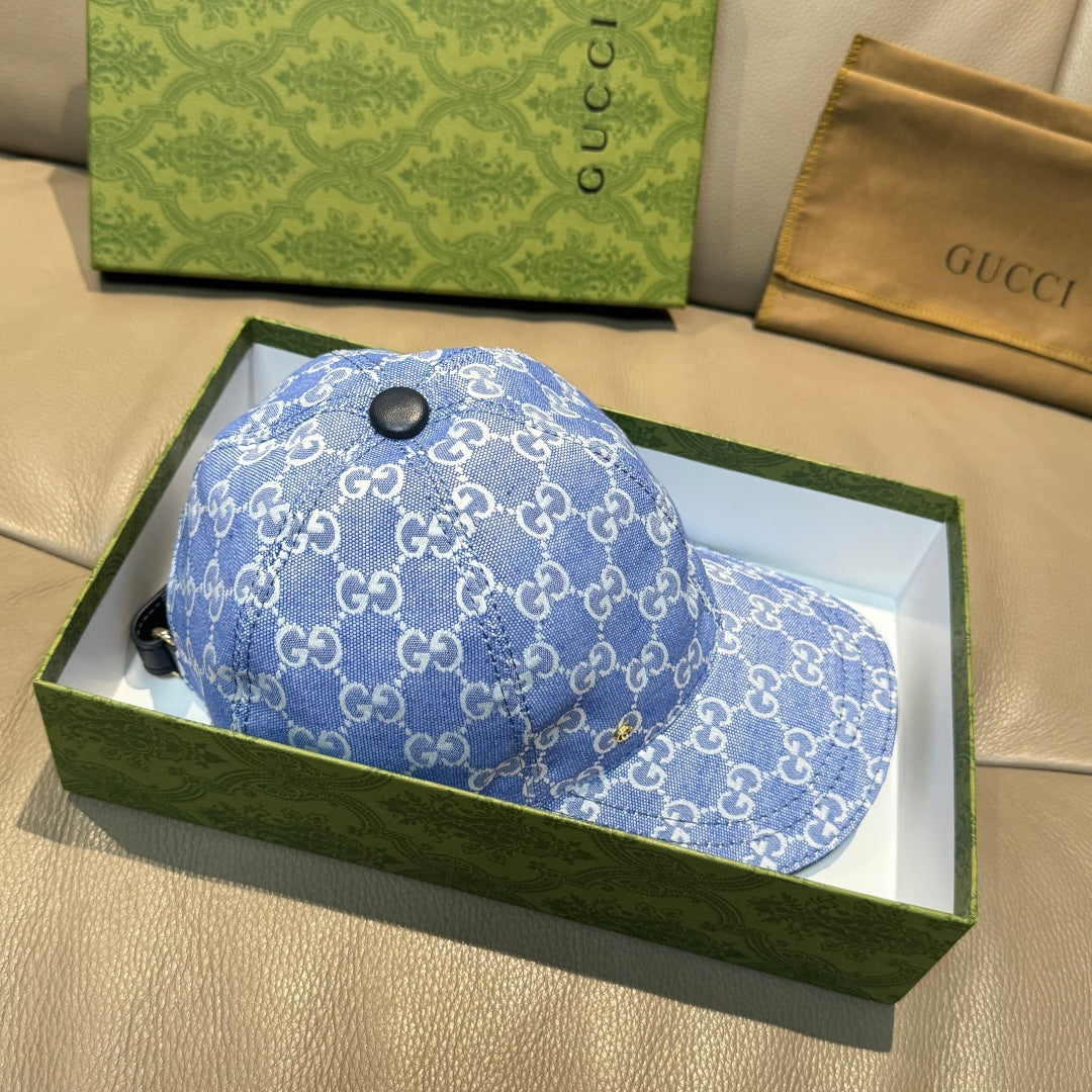Gucci GG canvas baseball cap in blue with button front and matching curved brim