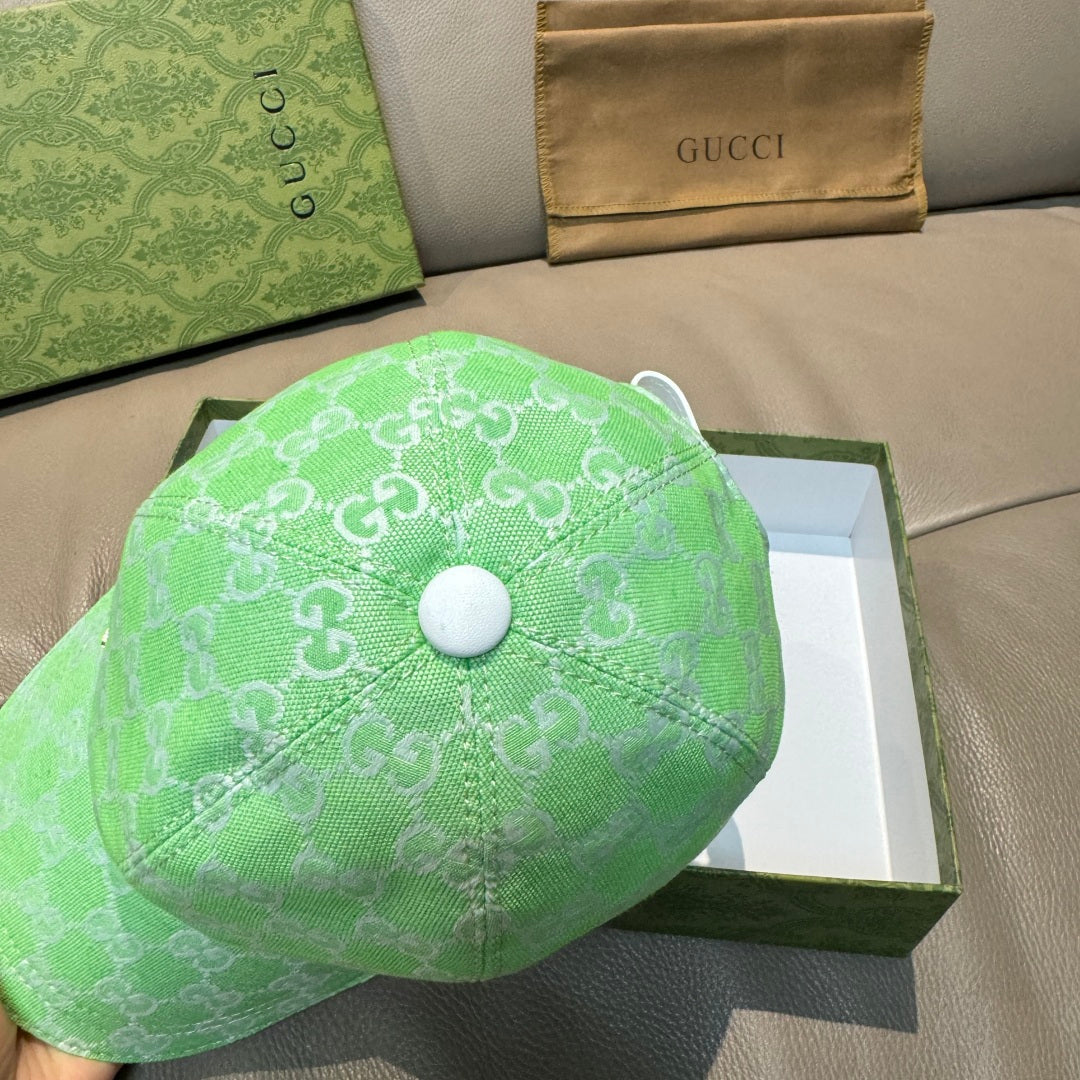 Gucci GG-print green baseball cap with top button and stitched seams