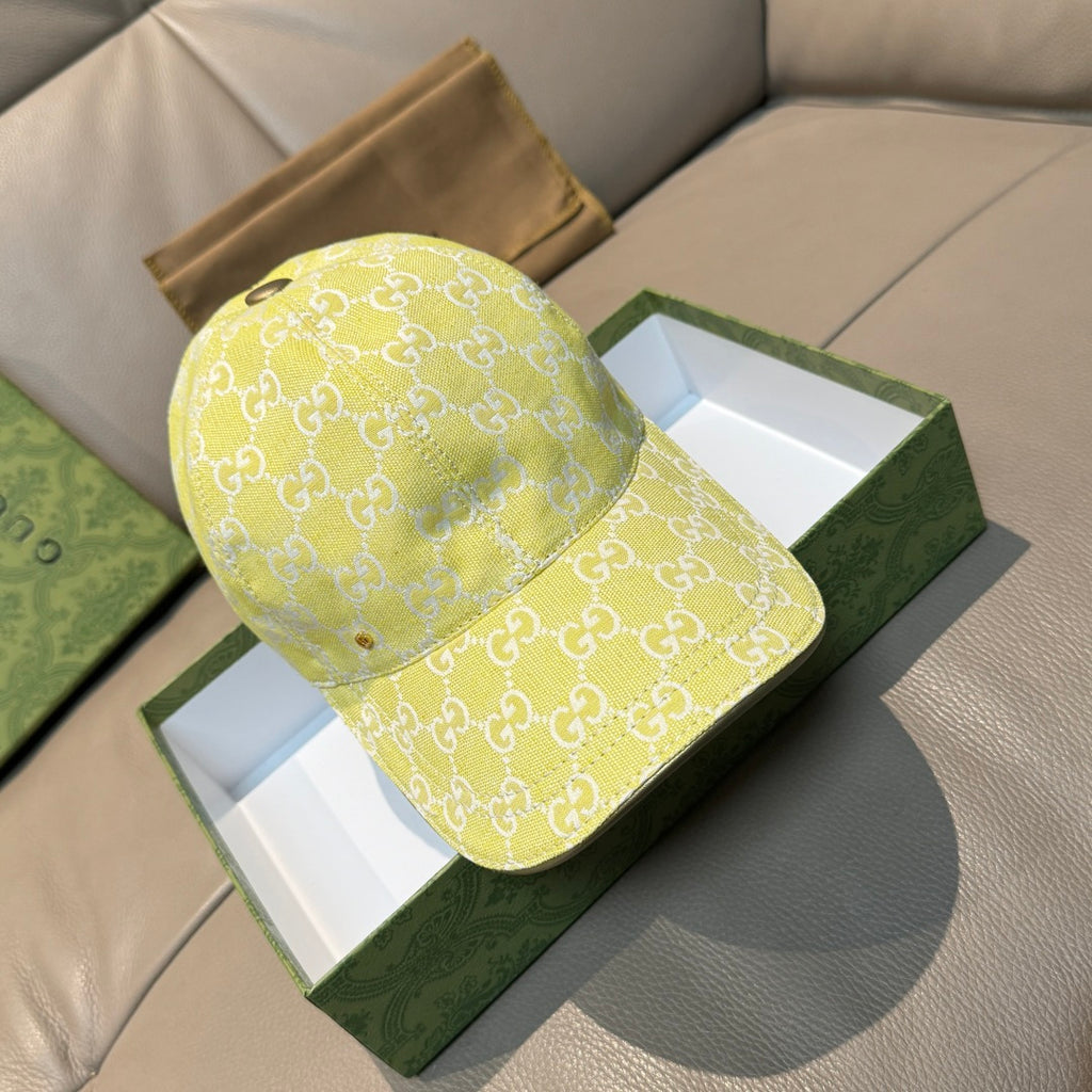 Gucci cap in yellow with white GG monogram pattern, curved brim and metal eyelet