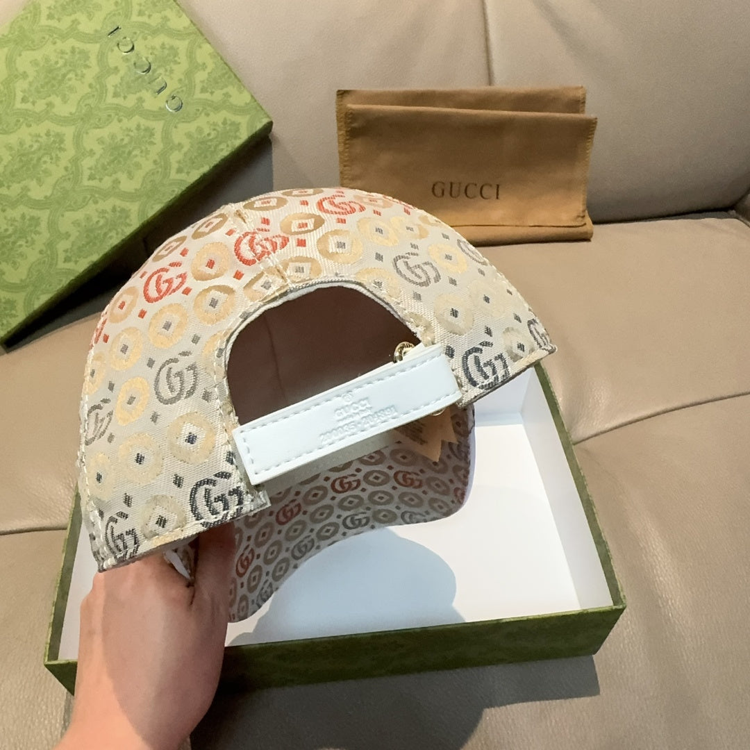 Gucci GG-pattern baseball cap, side strap with white patch detail and multicolor logo print.