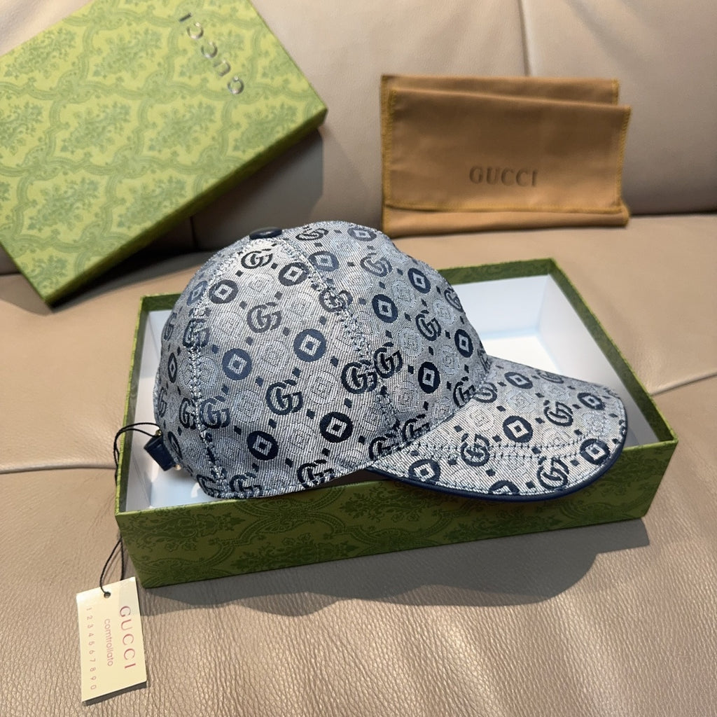 Gucci GG-pattern cap in blue-gray with curved brim and side strap