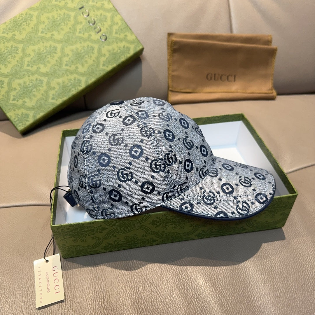 Gucci GG-pattern cap in blue-gray with curved brim and side strap