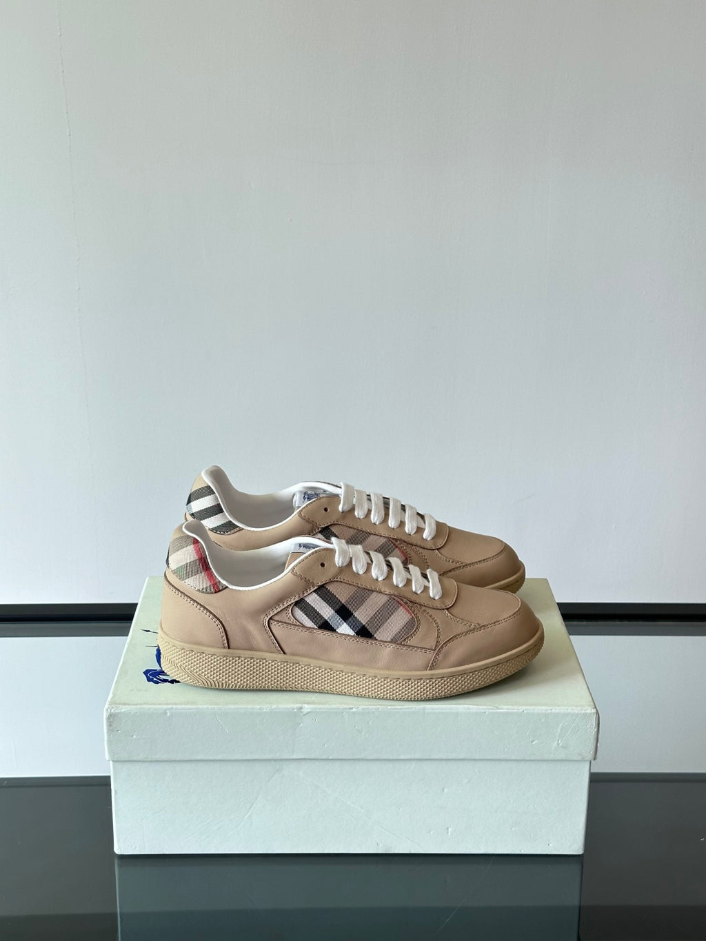 Beige low-top sneakers, white laces, Burberry check side stripe