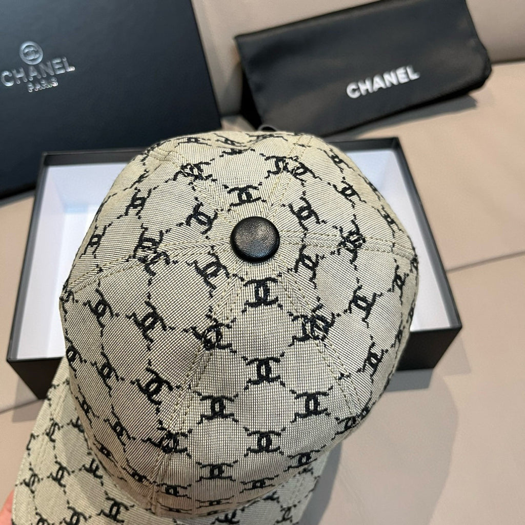 Chanel baseball cap with beige canvas and black monogram pattern, round snap button