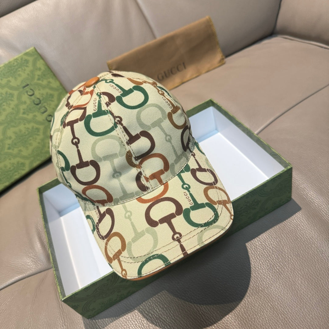 Gucci cap, beige with green/brown horsebit pattern; curved brim