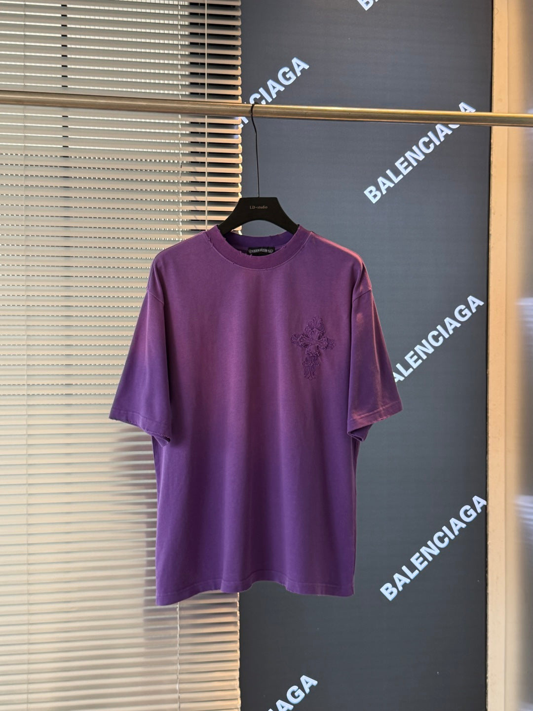 Purple short-sleeve T-shirt with small chest dragon graphic