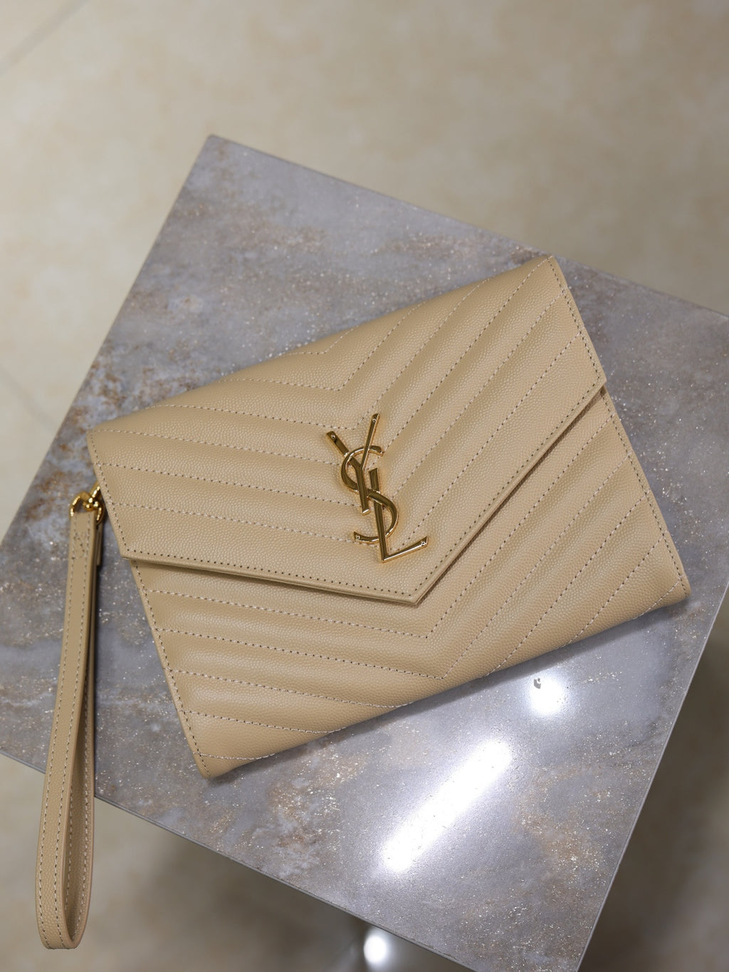 Quilted shoulder bag in light beige with gold YSL logo and shoulder strap