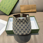Gucci cap in beige GG canvas with dark brown brim and top closure on tray
