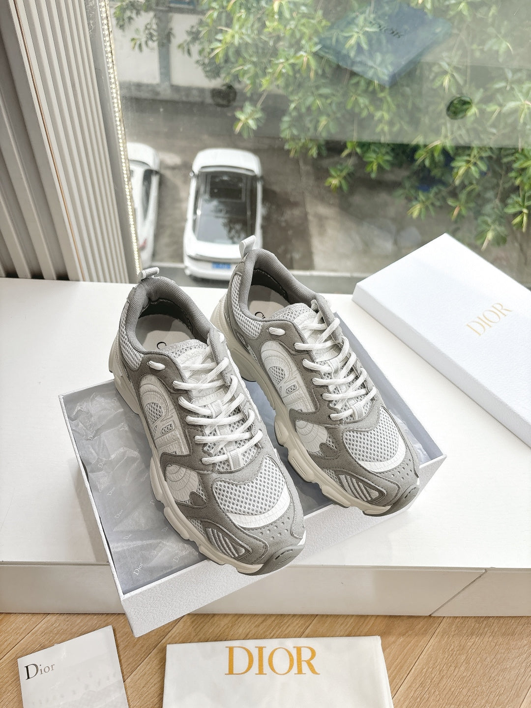 Women’s lace-up sneakers in light gray with white mesh panels and chunky sole