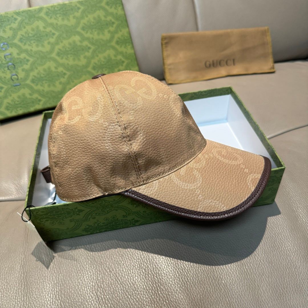 Gucci GG baseball cap in beige-brown with dark-edged brim and curved crown seams