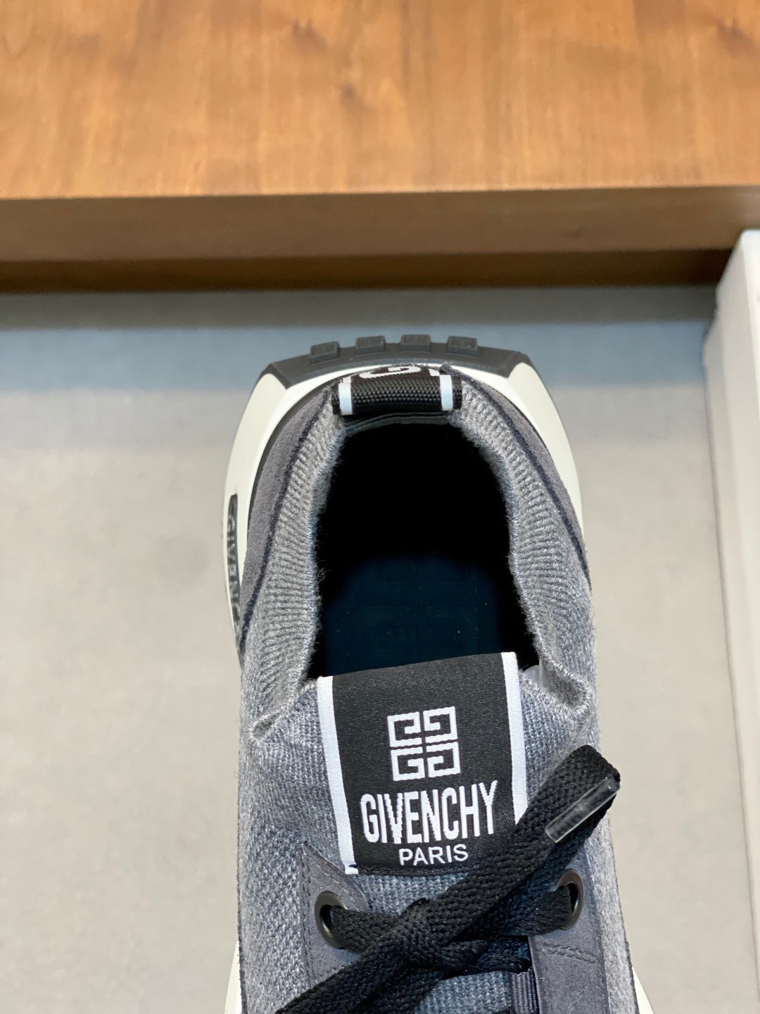 Givenchy sneaker heel and tongue with gray mesh and black logo patch
