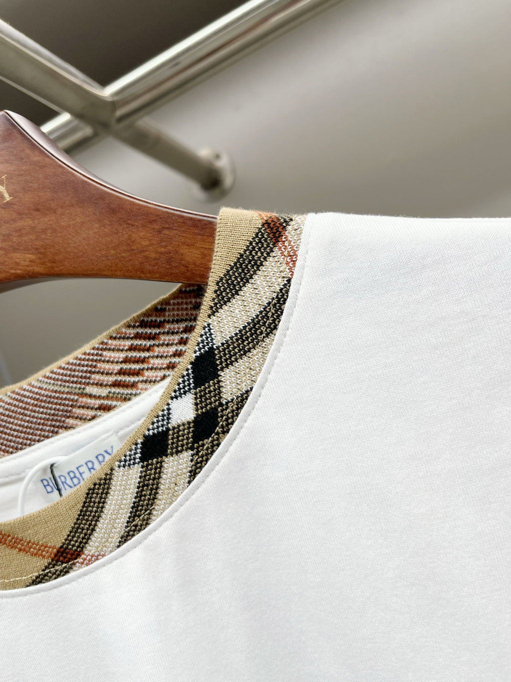 White T-shirt collar detail with Burberry check-pattern trim