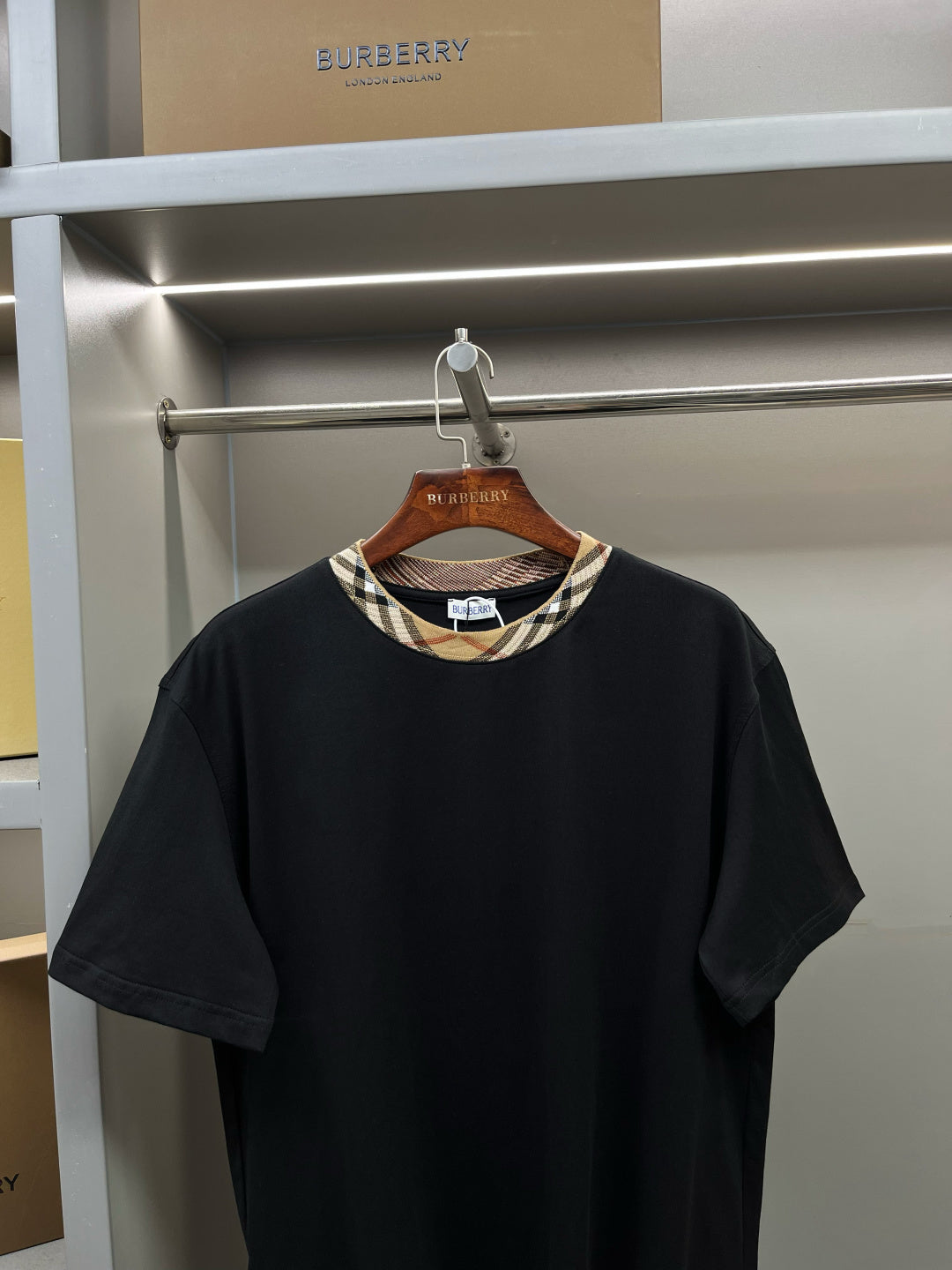 Burberry black short-sleeve T-shirt with check-trim round collar