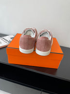 Hermes ladies suede sneakers back view in dusty rose with white rubber soles