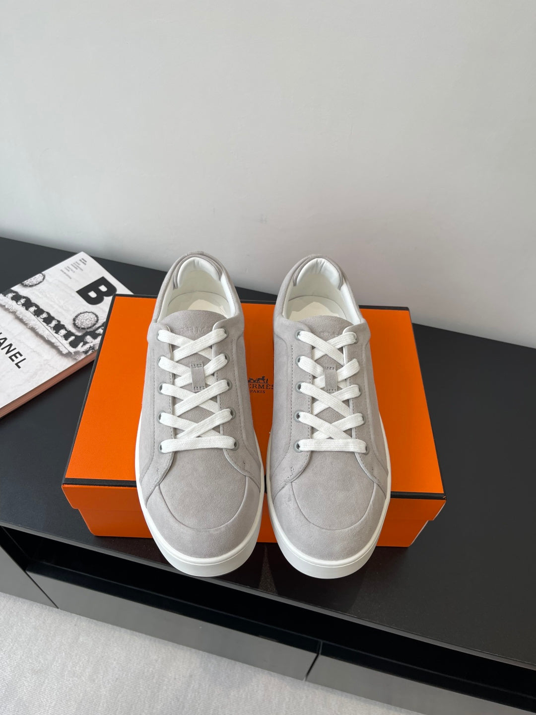 Hermes ladies sneakers in light gray, white laces and low-top canvas style