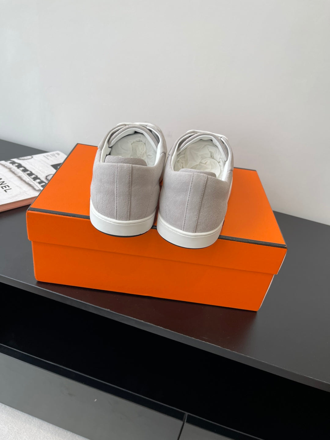 Hermes ladies sneakers back view, light gray uppers with white laces