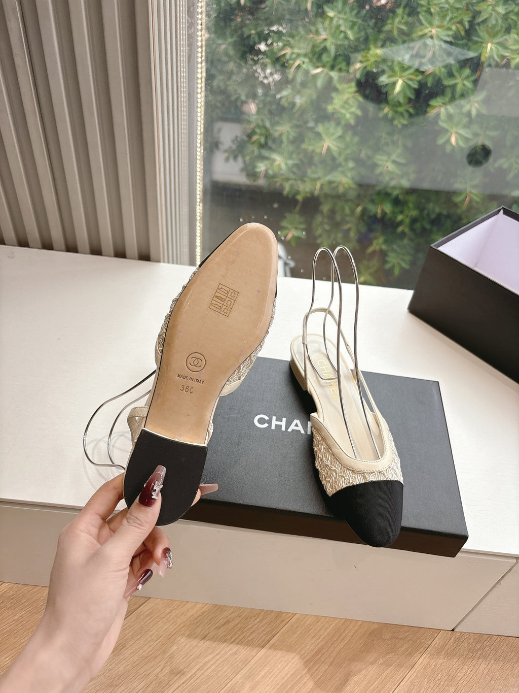 Women's slingback heel outsole, textured beige sole with black heel
