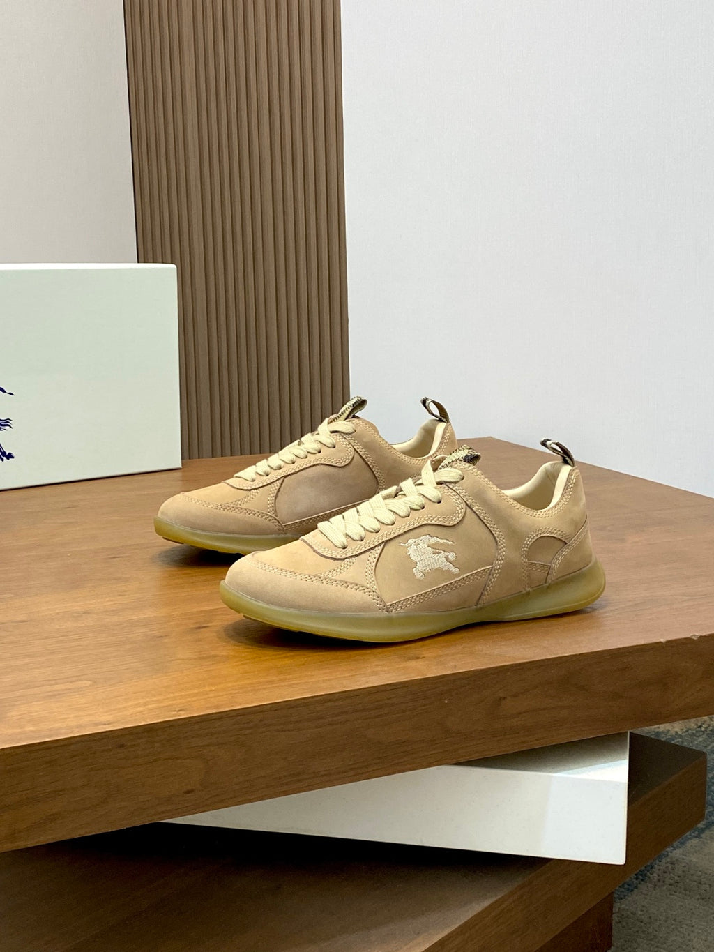 Burberry low-top sneakers in beige, lace-up with side logo and rubber sole