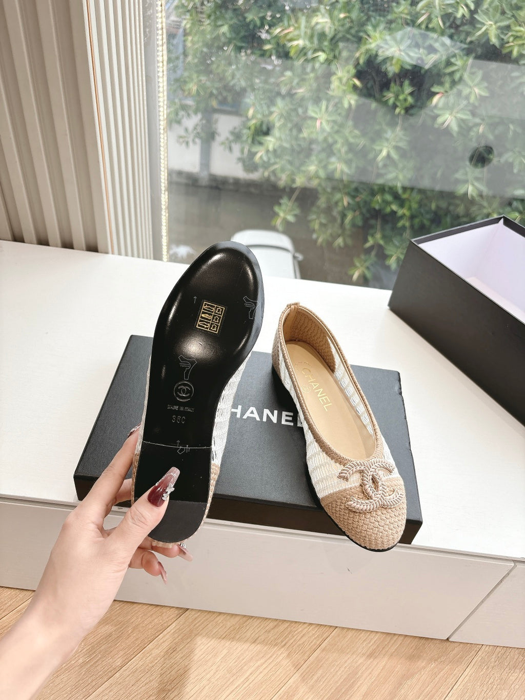 Chanel ladies beige woven ballet flats with bow detail, sole shown