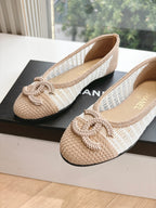 Chanel ladies beige woven ballet flats, pair view with bow detail