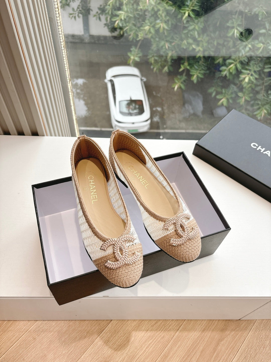 Chanel ladies woven ballet flats in beige canvas with bow detail