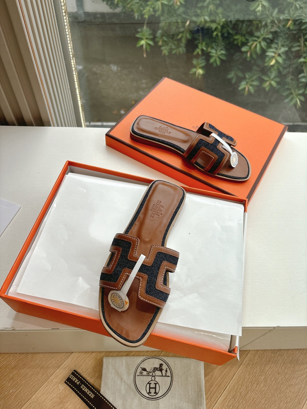 Hermes ladies mule sandals in brown leather with dark patterned strap and white edges