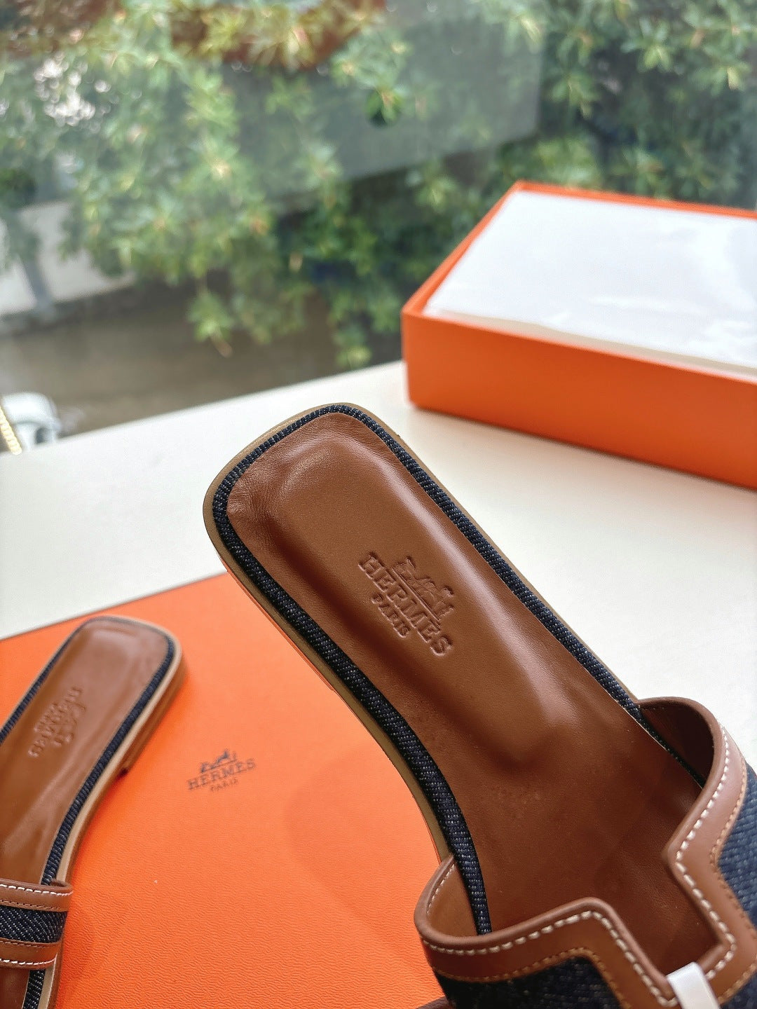Hermes ladies mule sandal, close-up of brown leather sole with embossed logo