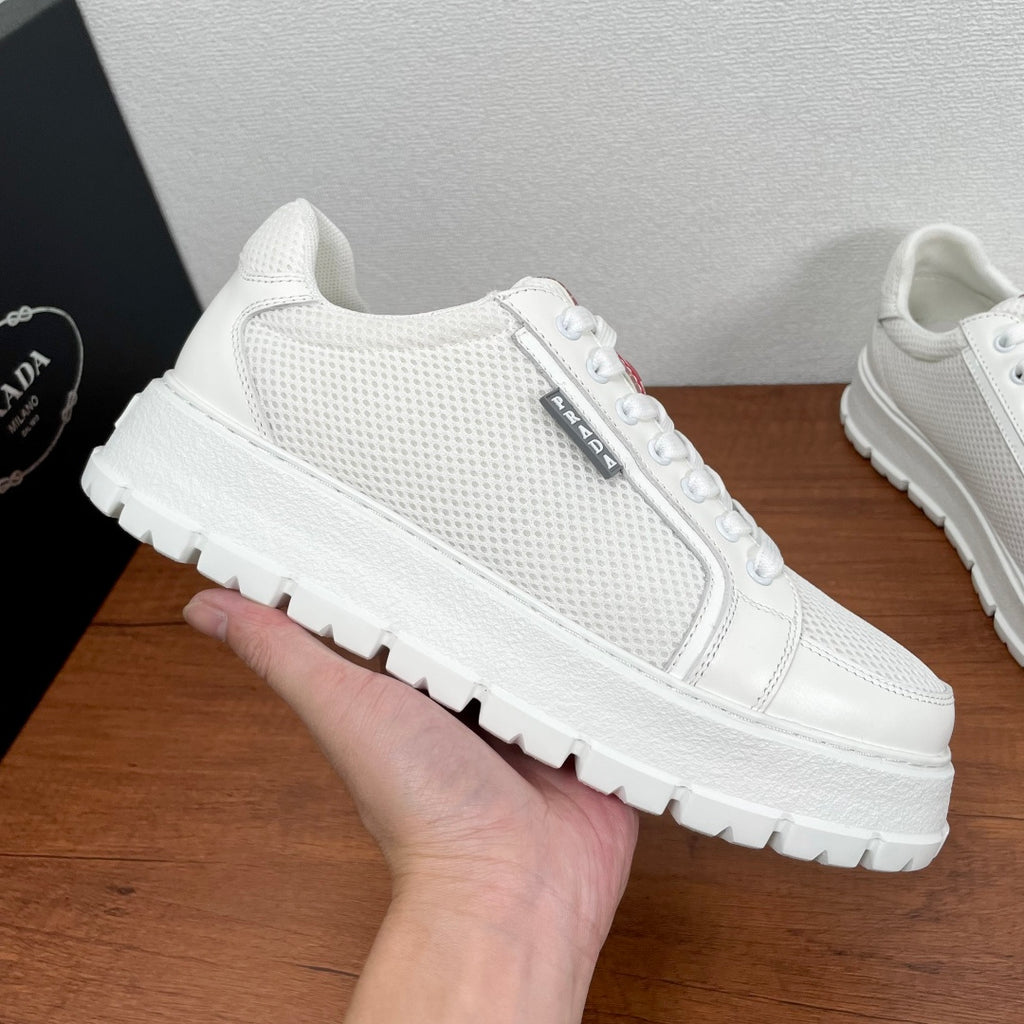 Unisex low-top sneakers, white textured upper, lace-up, chunky sole
