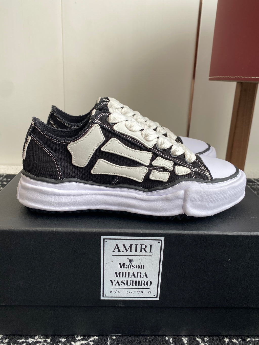 Black and white low-top sneakers with white laces and contrast side stripe