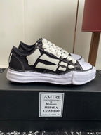 Black and white low-top sneakers with white laces and contrast side stripe