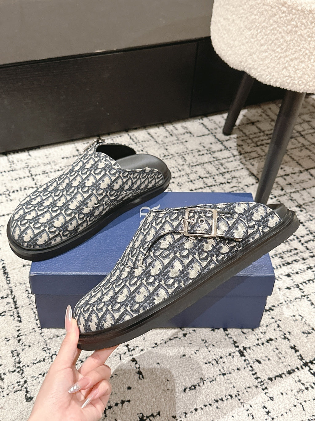 Dior slide sandals with Oblique monogram pattern, black trim, flat rubber sole