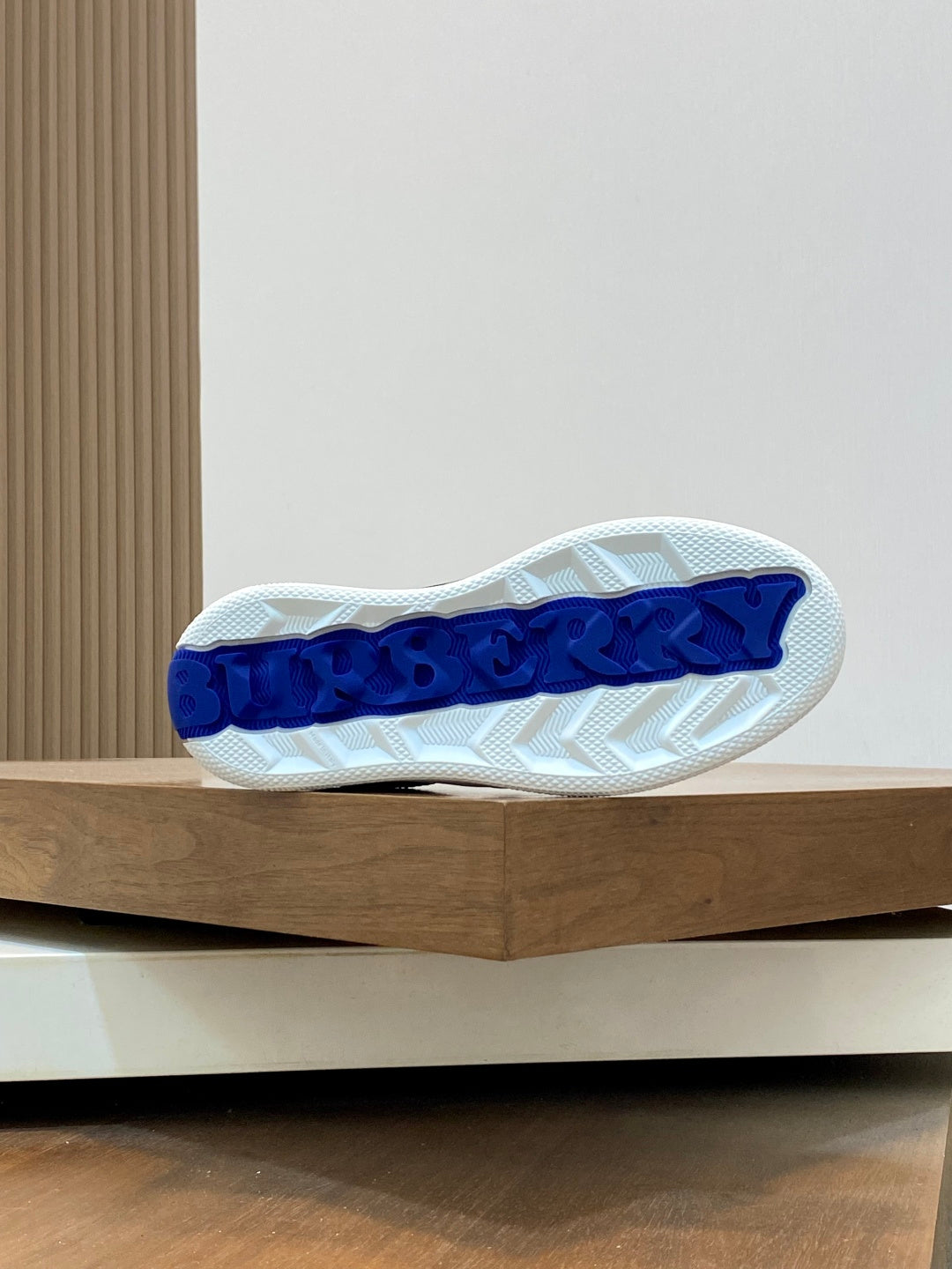 Burberry sneakers outsole with blue tread and white shell