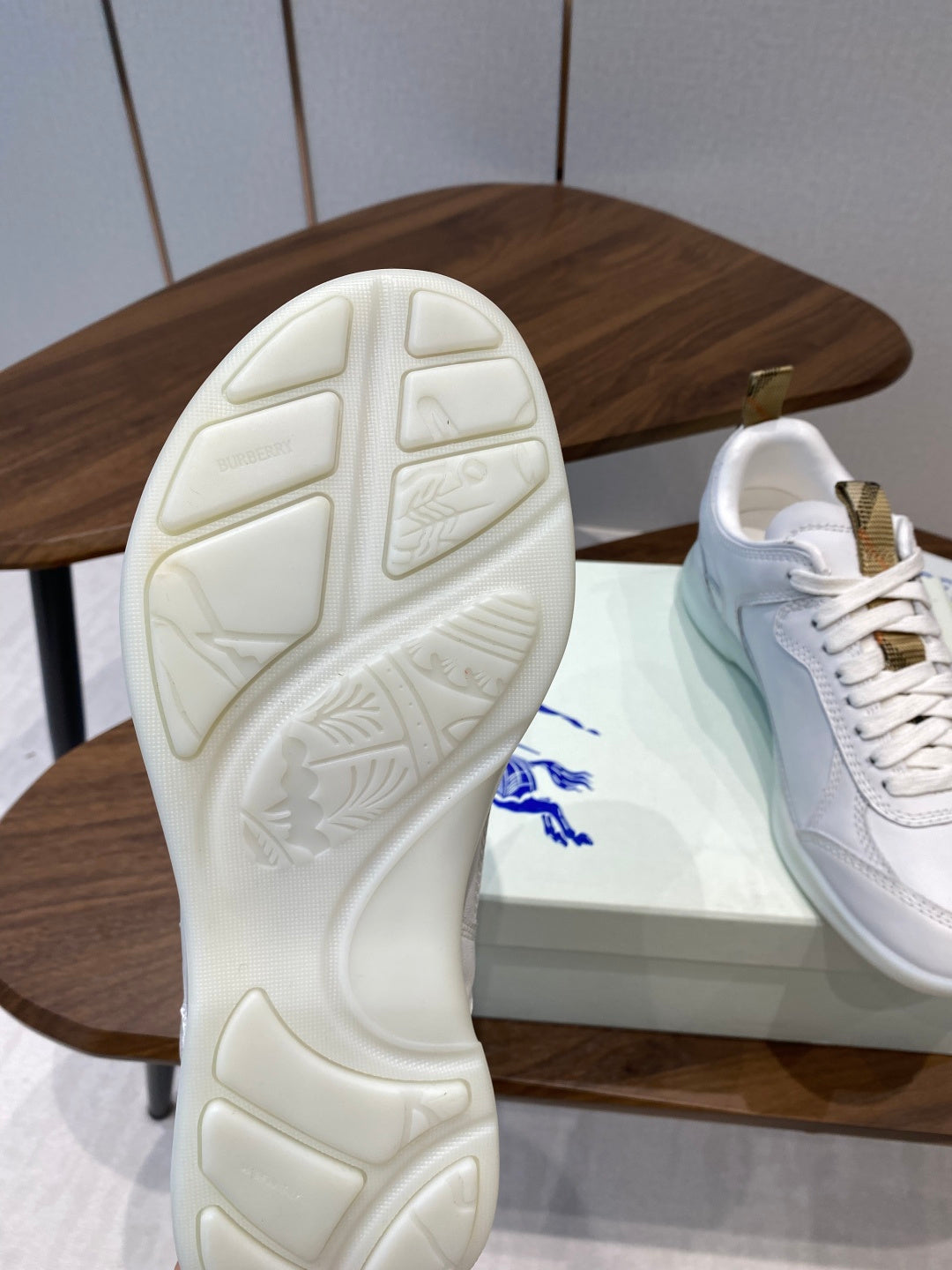 Burberry white leather sneaker outsole, textured tread pattern