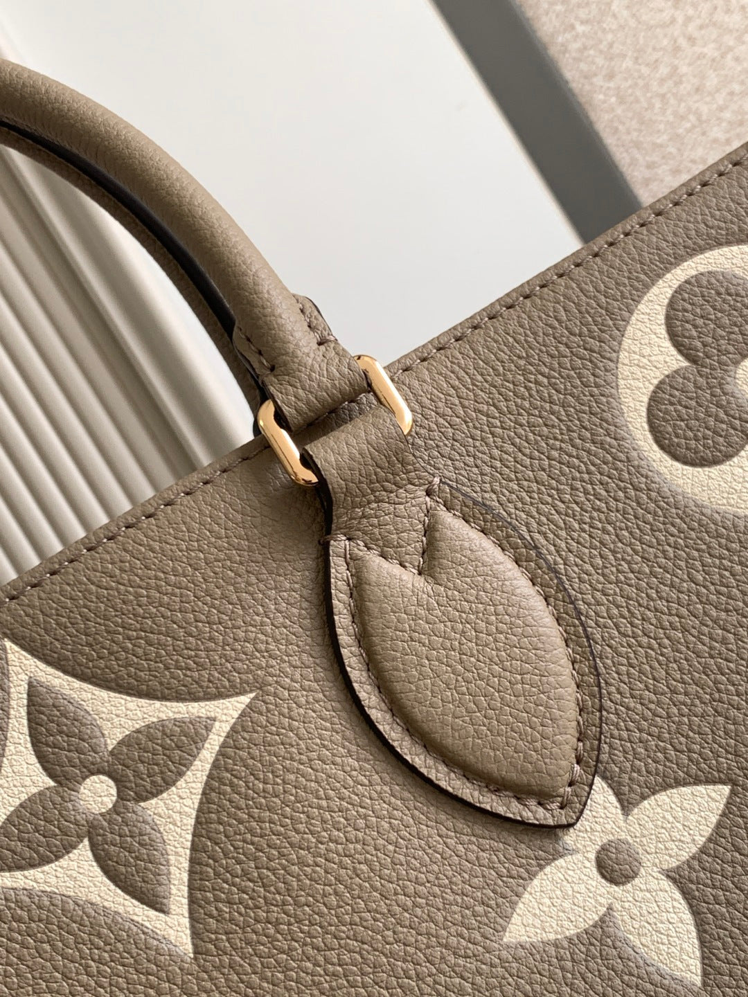 Louis Vuitton patterned leather tote strap in taupe with embossed floral motif