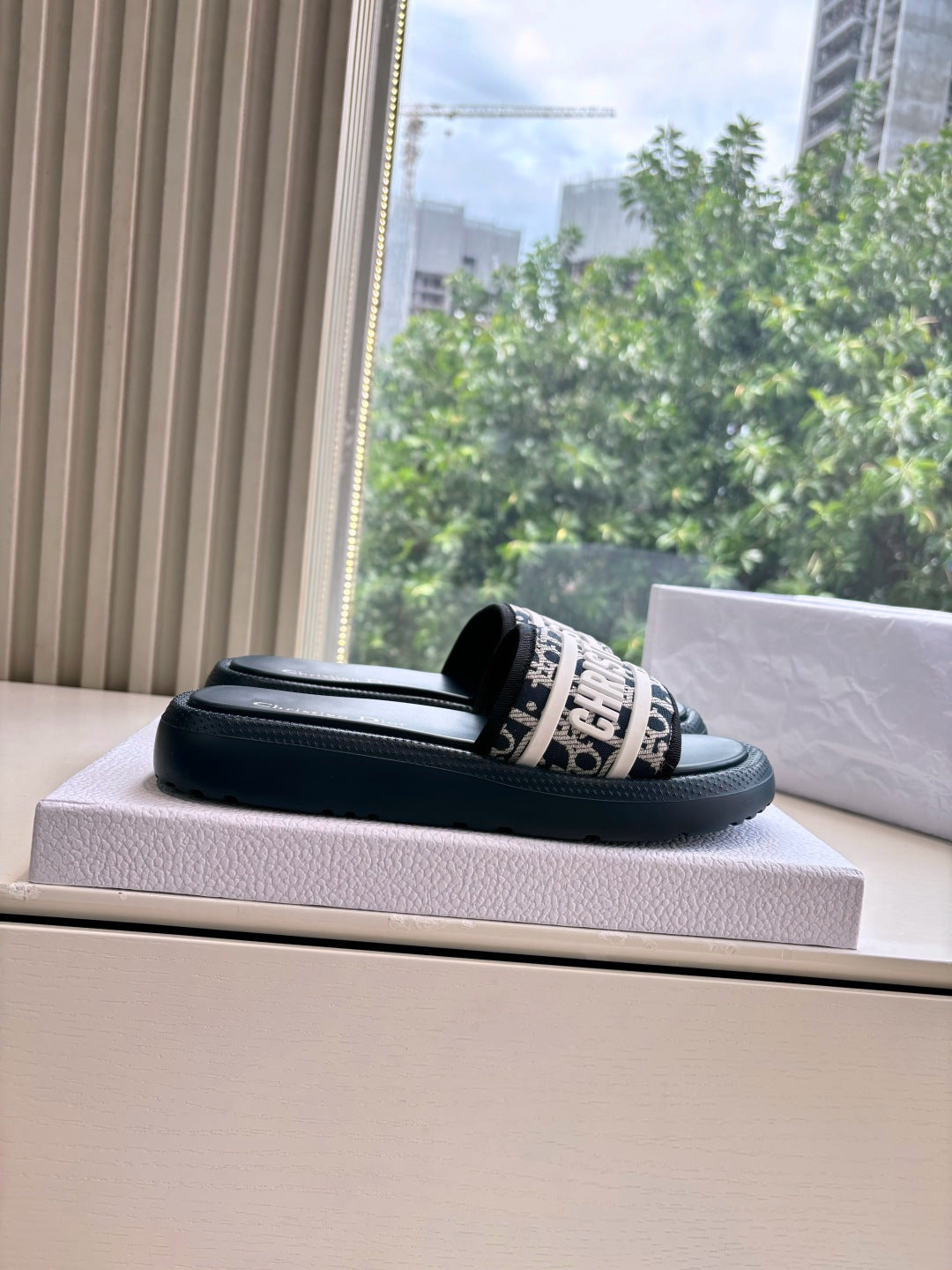 Women’s slide sandals, dark leather with patterned band on top
