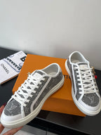 Women’s low-top sneakers in dark monogram canvas, white laces and side stripe.
