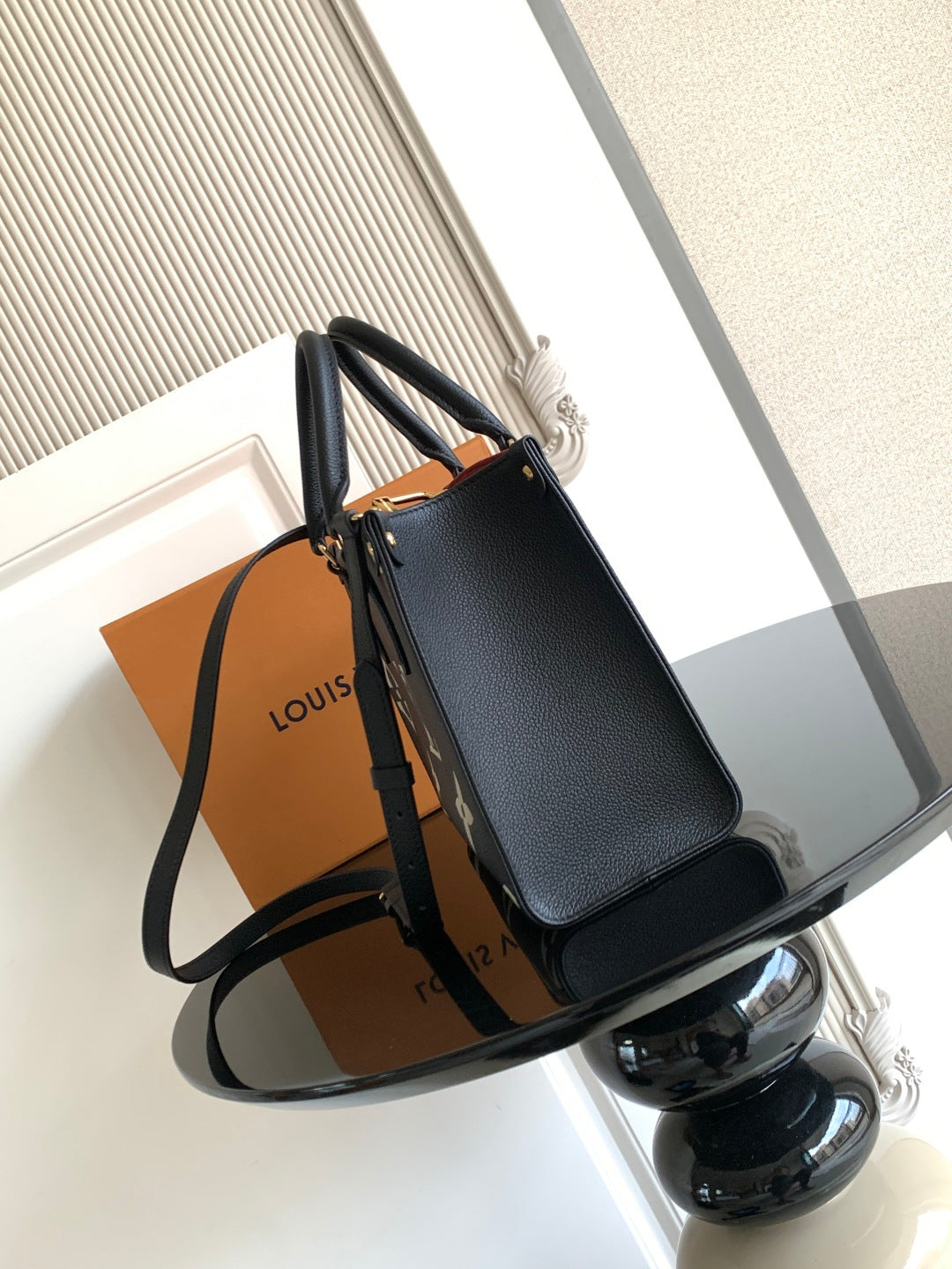 Louis Vuitton tote bag in dark leather with monogram, top handles and crossbody strap