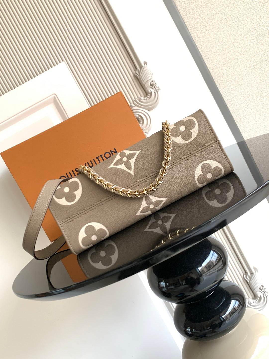 Monogram handbag in gray-brown canvas with chain shoulder strap and leather top