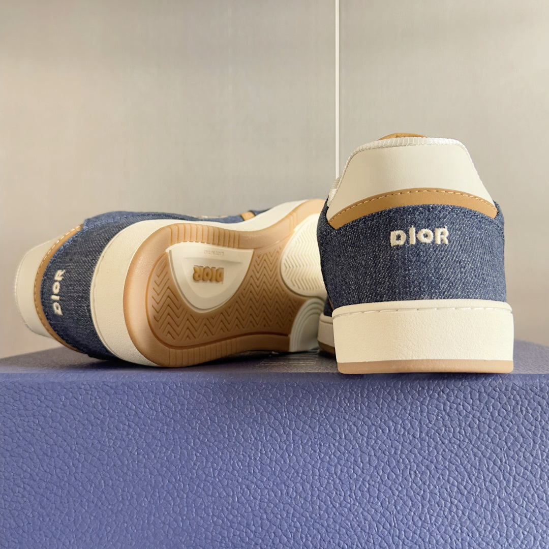 Unisex sneakers heel view: blue denim upper with beige lining and white sole