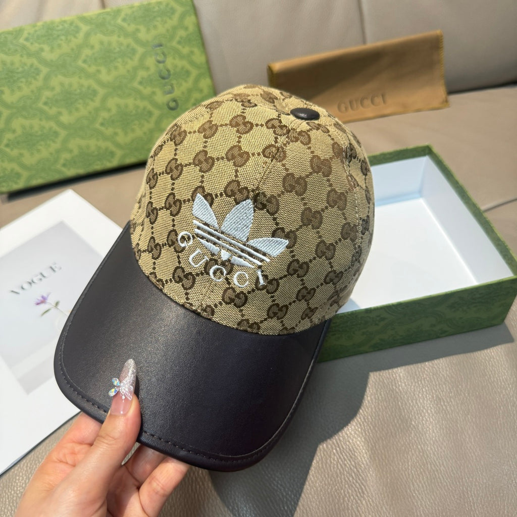 Gucci cap in beige GG canvas with blue flower logo on front