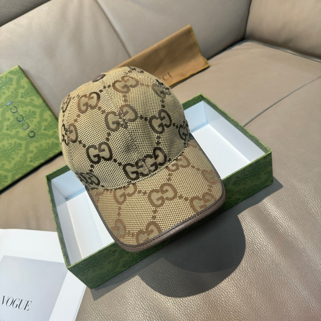 Beige Gucci cap with GG monogram pattern and curved brim