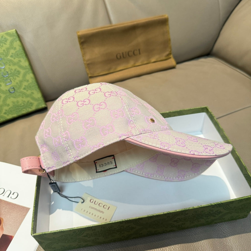Gucci cap in lavender and pink GG monogram, curved brim with pink strap
