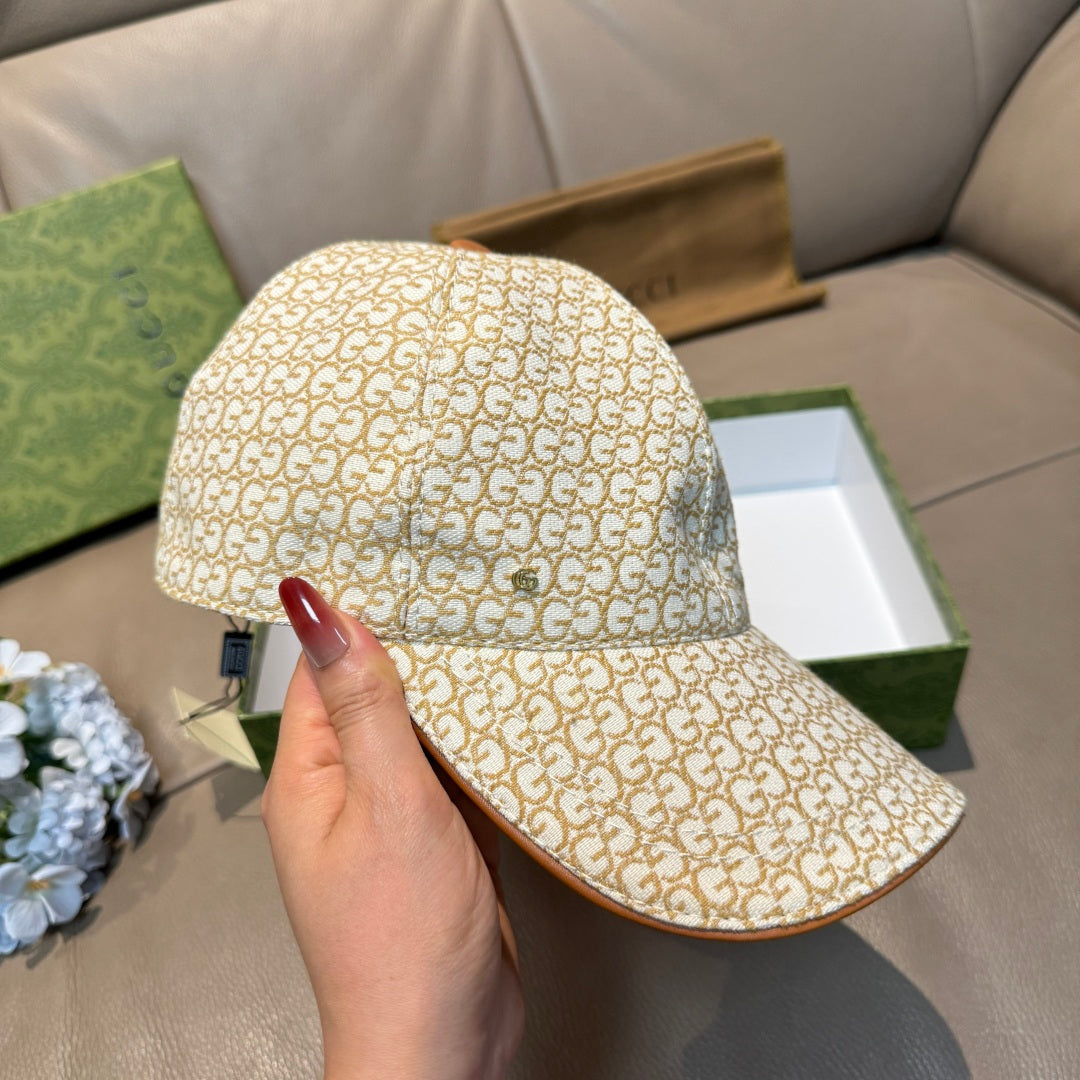 Gucci cap in beige GG monogram fabric with curved brim and brown trim