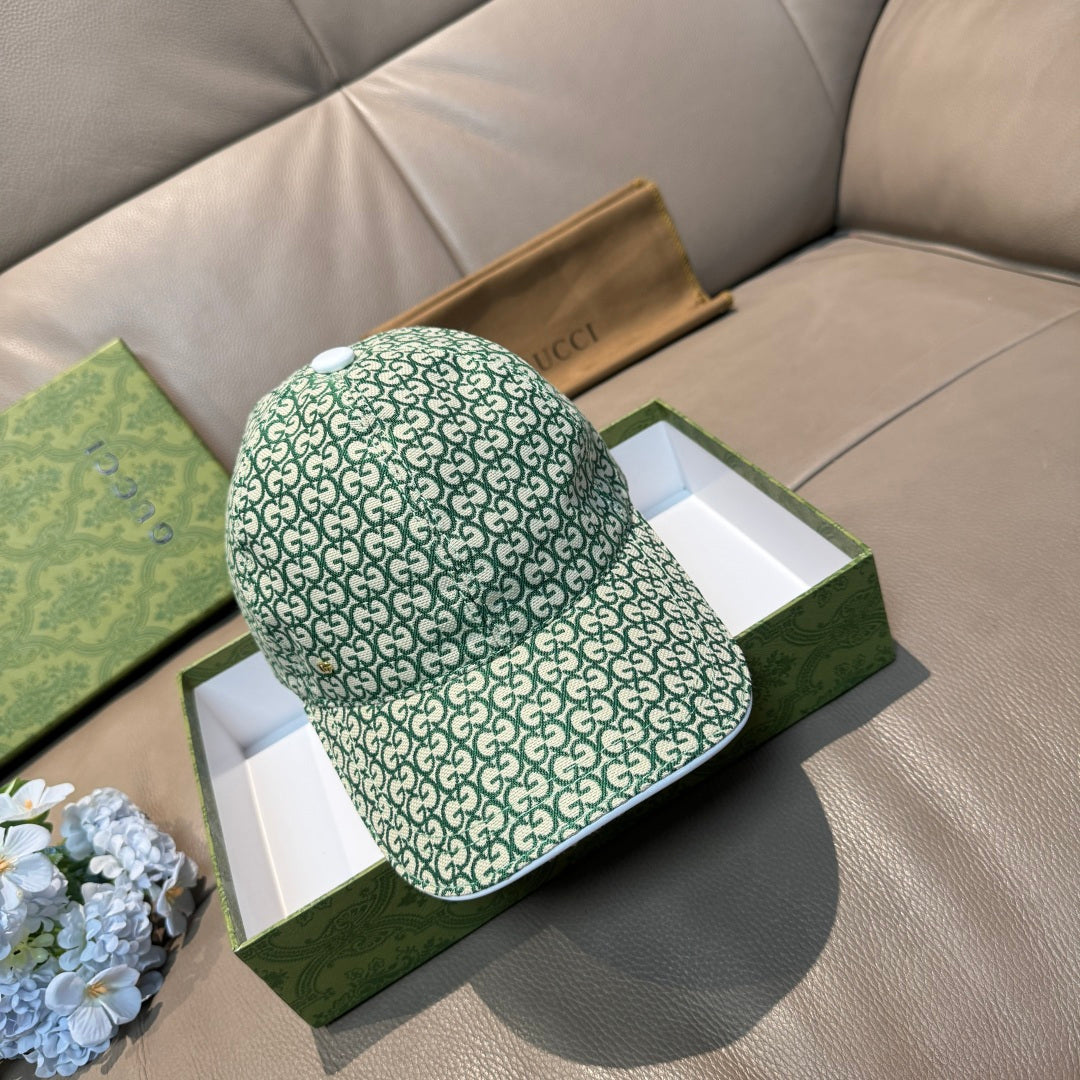 Gucci baseball cap in green with GG monogram pattern and curved brim